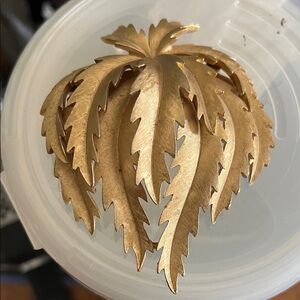 Elegant Gold Leaf Home Accent